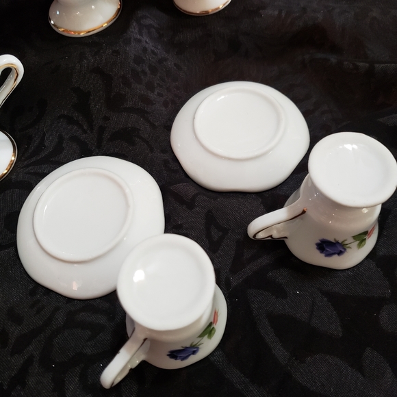 Vintage Child's Tea Set - Picture 6 of 10